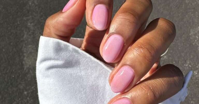 Idées d’ongles roses à porter tout le printemps