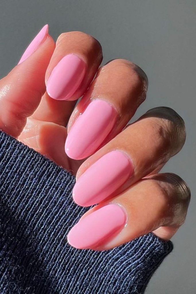 Idées de vernis à ongles pour les vacances – Vernis rose vif