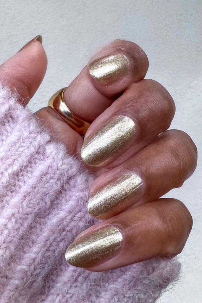 Idées d’ongles de vacances – Vernis doré métallisé