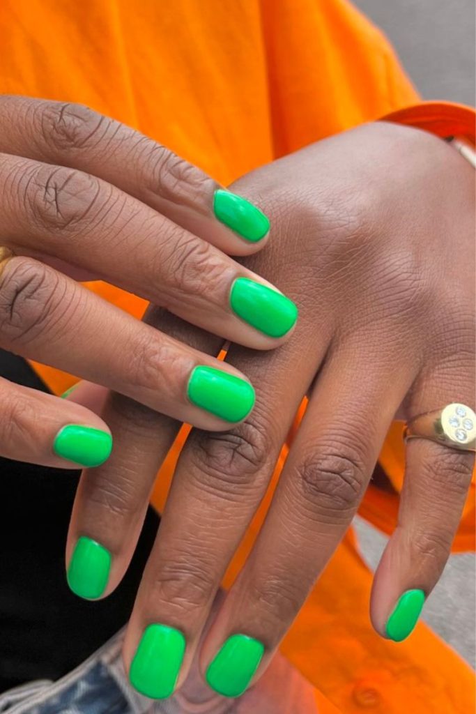 Idées de vernis à ongles pour les vacances – Vernis vert fluo