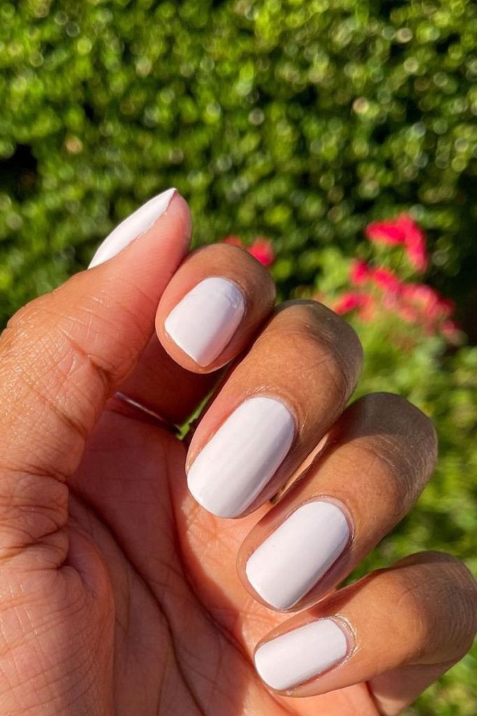 Idées d’ongles de vacances – Vernis blanc cassé