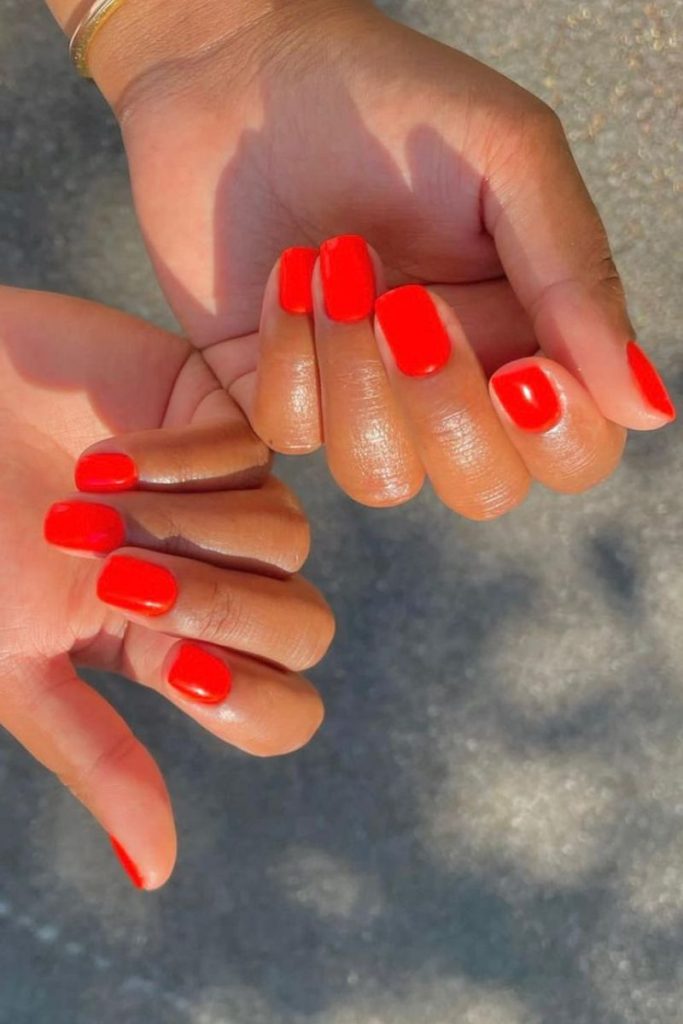 Idées d’ongles de vacances – Vernis rouge vif
