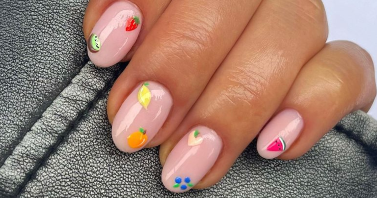 40 idées d'ongles de vacances pour votre prochain voyage