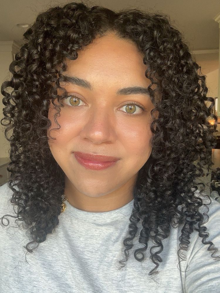 coupe de cheveux bouclée