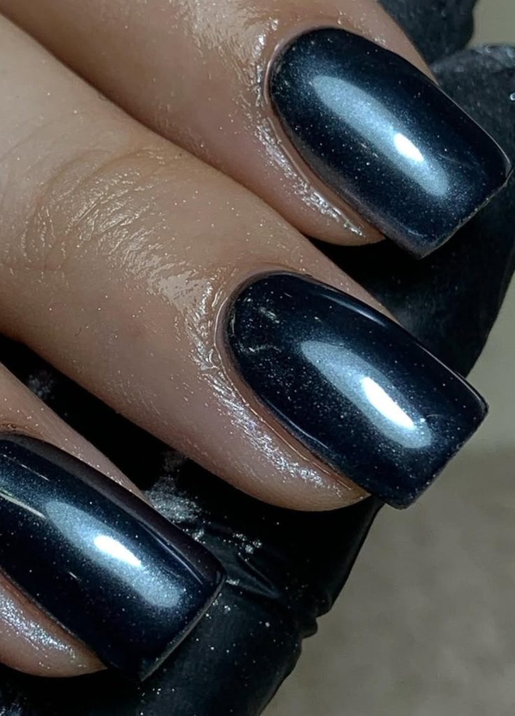 ongles chromés noirs