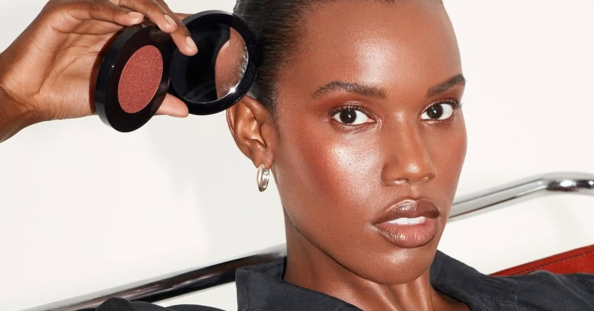 Ces 8 bronzers peuvent être fiables pour réchauffer les tons de peau foncée