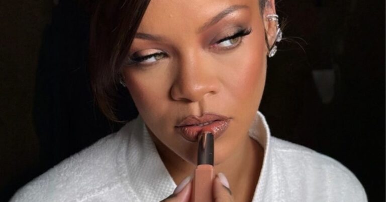 Rihanna a révélé le rouge à lèvres derrière sa moue nue parfaite