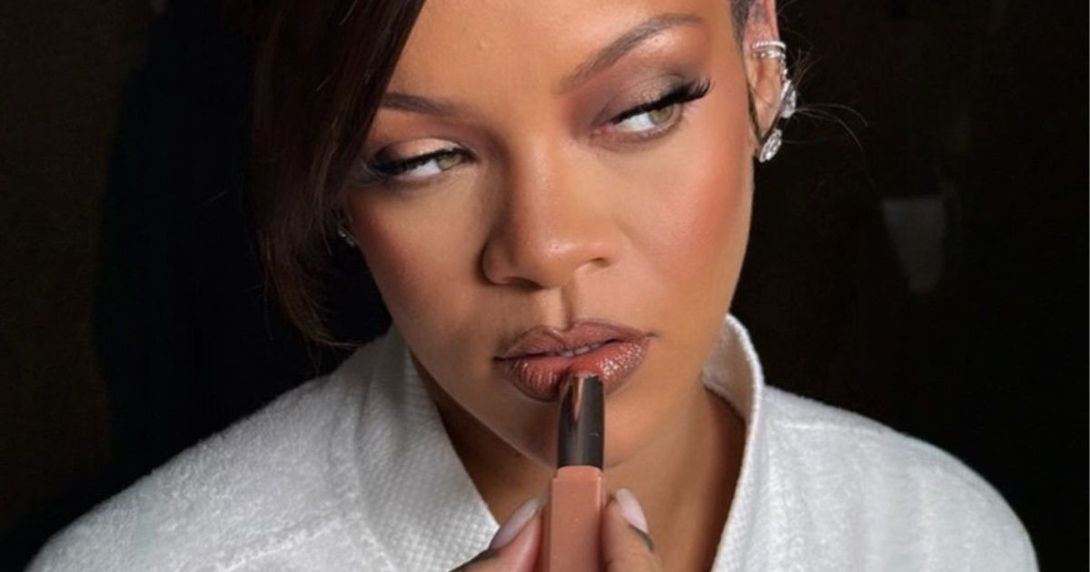 Rihanna a révélé le rouge à lèvres derrière sa moue nue parfaite
