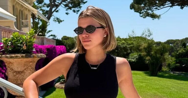 Sophia Richie Grainege a coupé ses cheveux en un bob au menton